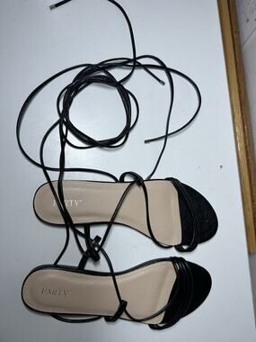 PARTY Women's Strappy Sandals Lace Up Flats Tie Up Open Toe Ankle Strap Sz 11